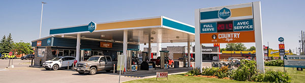 Photo extérieure de la station-service de Coop Embrun, située au 747, rue Notre-Dame, à Embrun, en Ontario.
