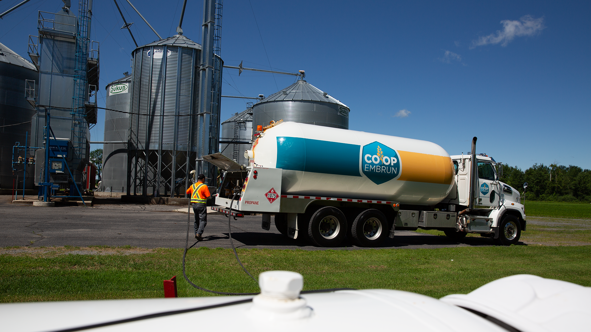 Livraison de propane commercial faite à une ferme commerciale.