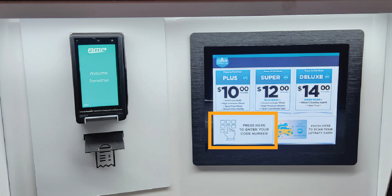 Photo extérieure du lave-auto prise sous un angle.