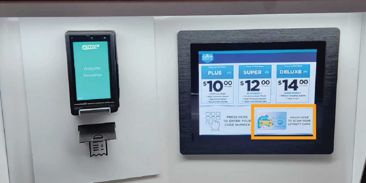 Photo extérieure du lave-auto prise sous un angle.